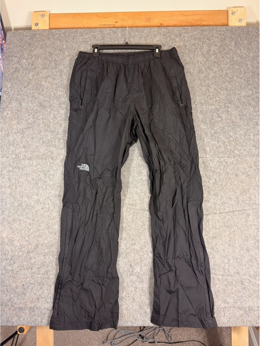 The North Face black rain track pants mens size large